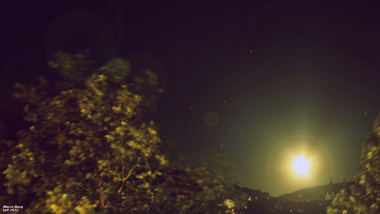 ...Mond mit 6 mm Objektiv Mondbahn
